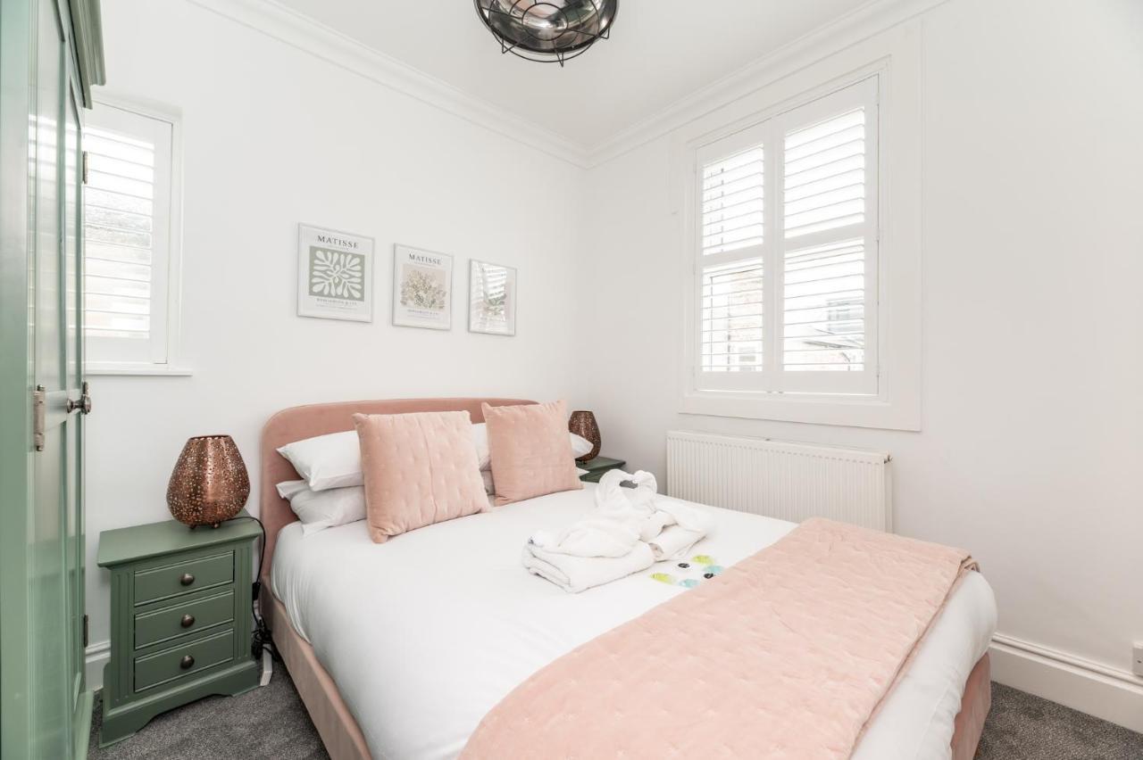 요크 Stunning And Modern 5 Bed House I Pass The Keys 빌라 외부 사진