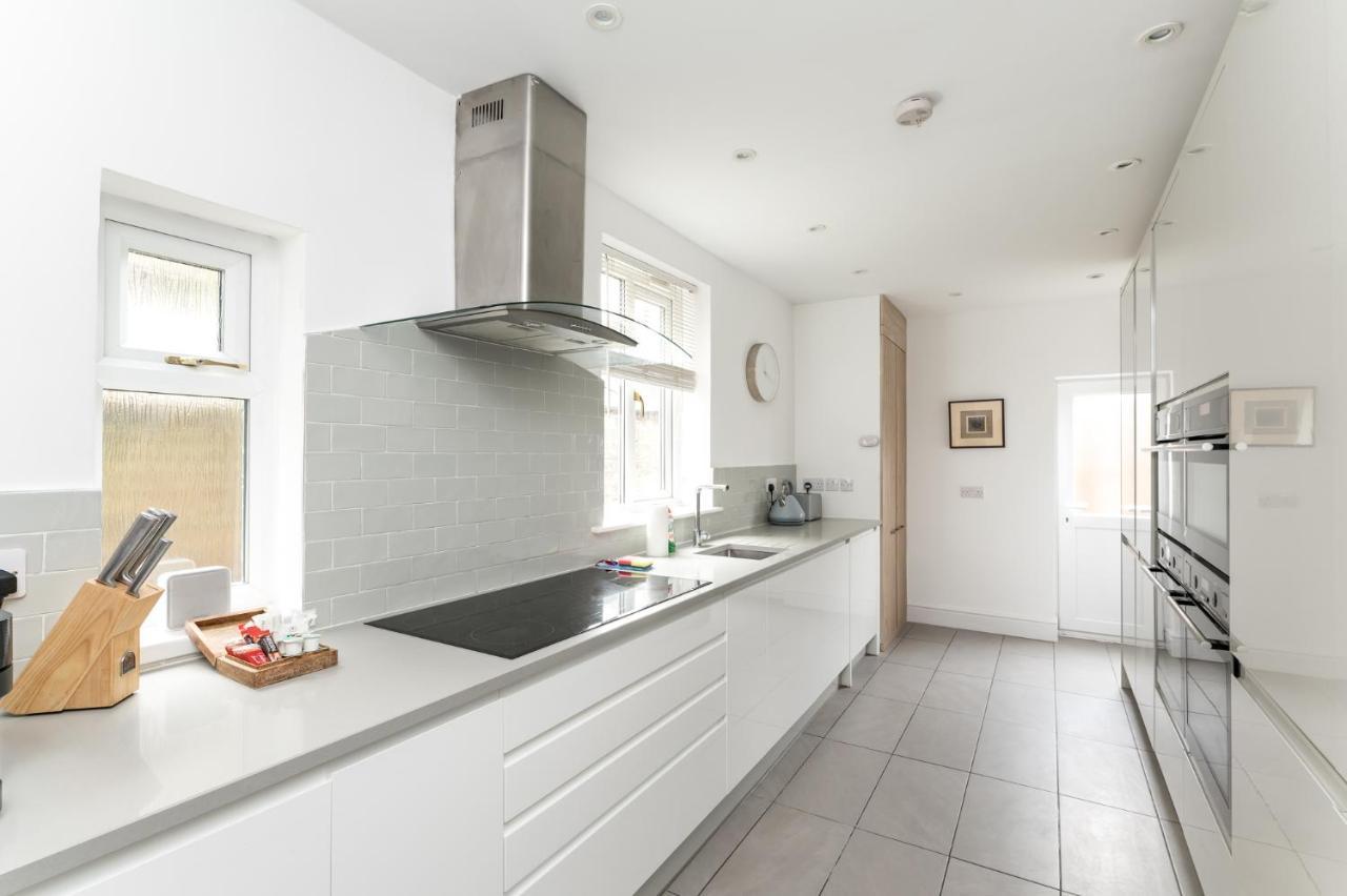 요크 Stunning And Modern 5 Bed House I Pass The Keys 빌라 외부 사진