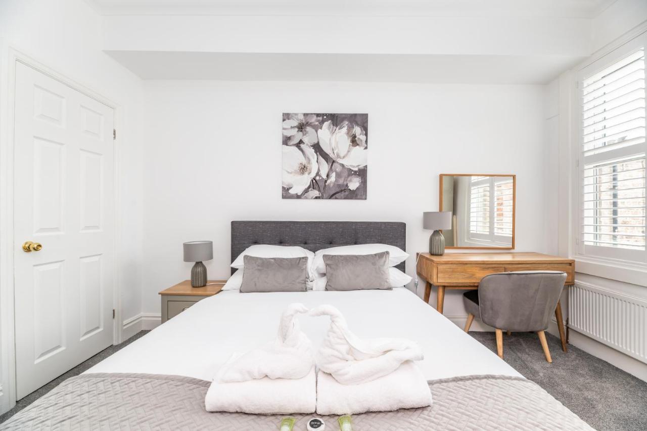 요크 Stunning And Modern 5 Bed House I Pass The Keys 빌라 외부 사진